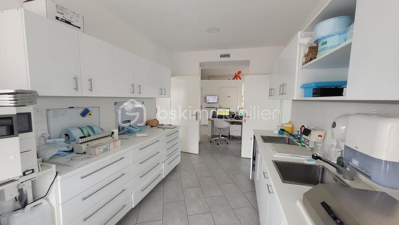 Local commercial - 110 m² - 5 pièces