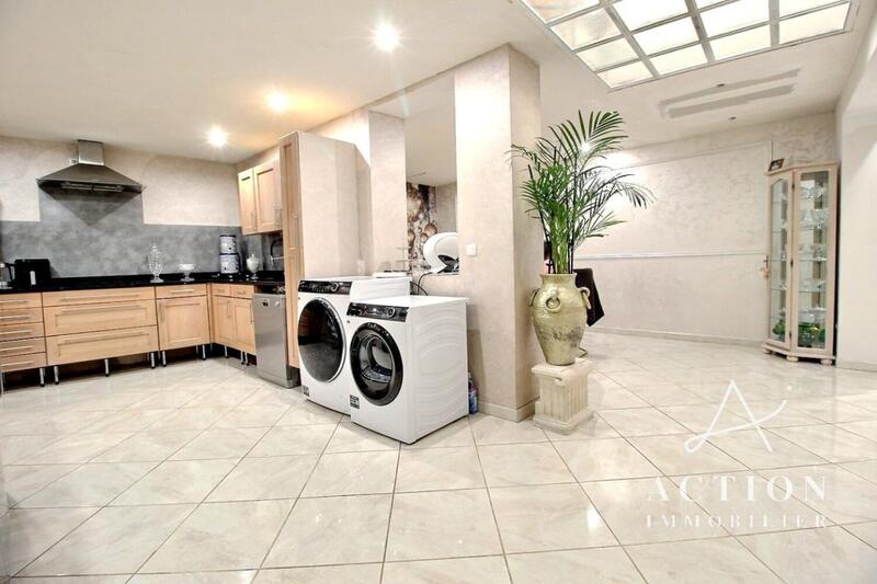 Immeuble - 157 m² - 6 pièces