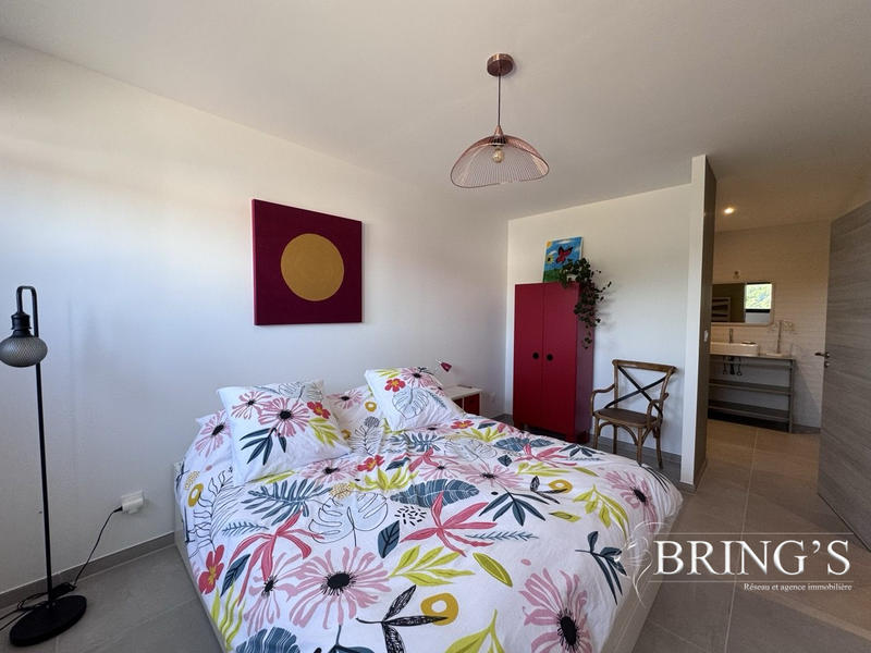 Maison - 221 m² - 7 pièces