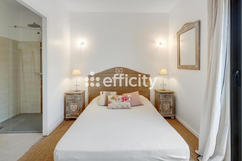 Maison - 211 m² - 7 pièces