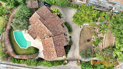 Villa - 215 m² - 9 pièces