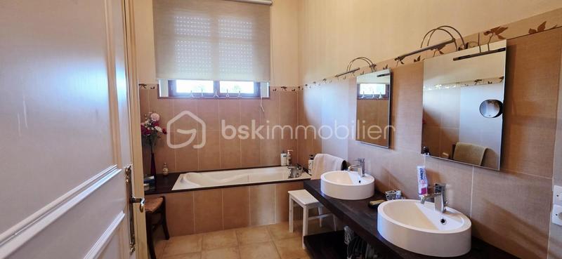 Maison - 353 m² - 12 pièces