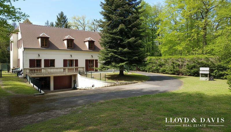 Maison - 320 m² - 10 pièces