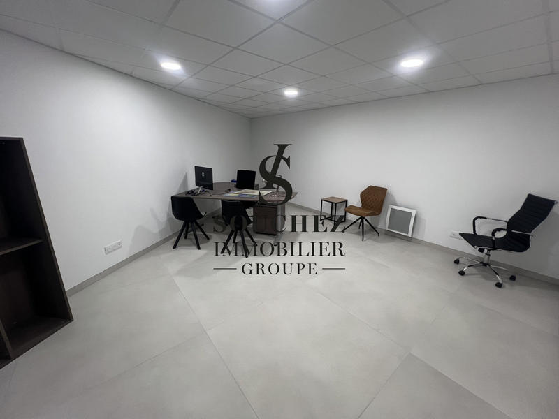 Local d'activités - 367 m²