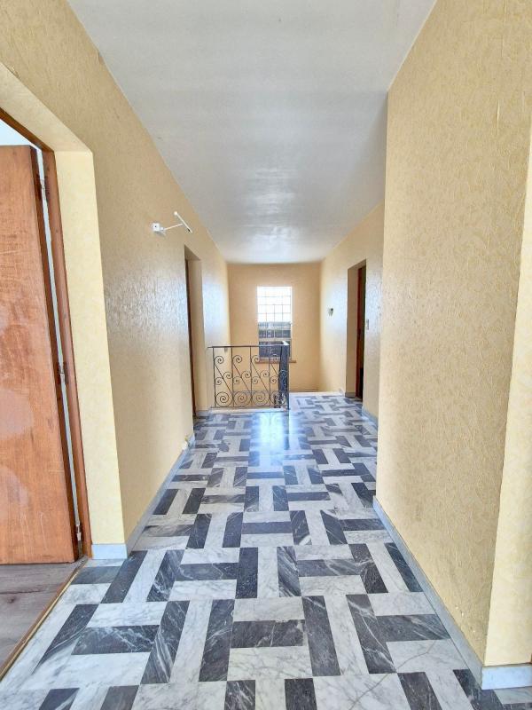 Maison - 244 m² - 10 pièces