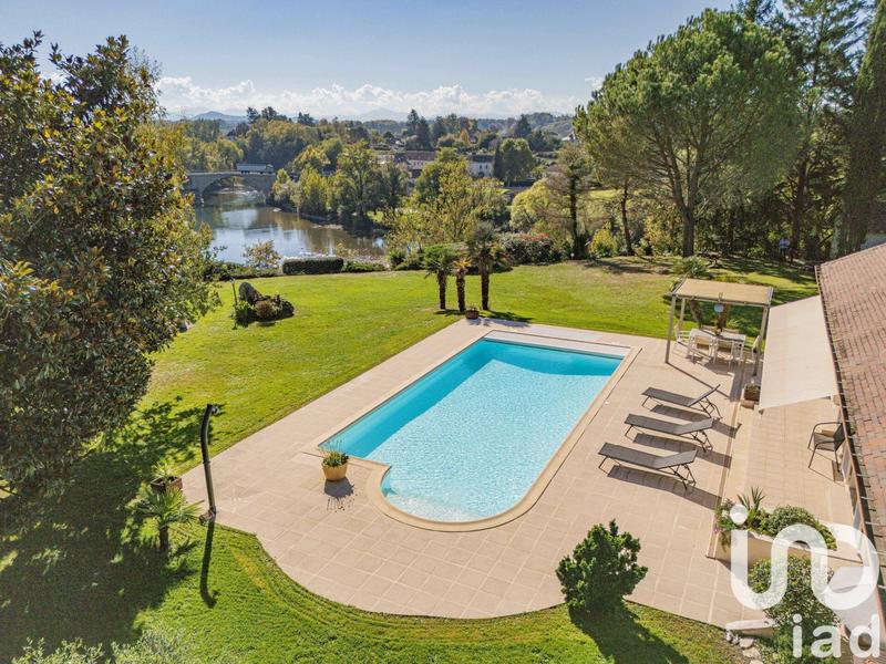 Maison - 230 m² - 7 pièces