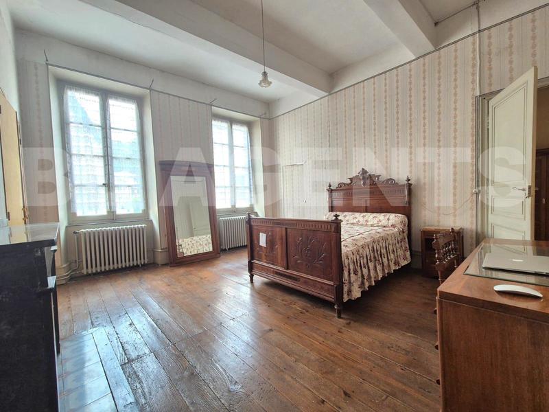 Maison - 245 m² - 7 pièces