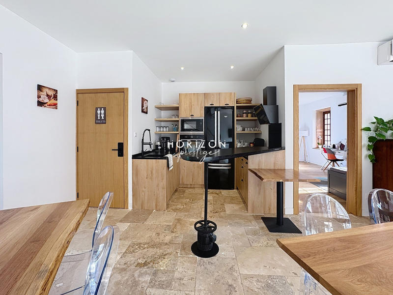 Maison ancienne - 305 m² - 12 pièces