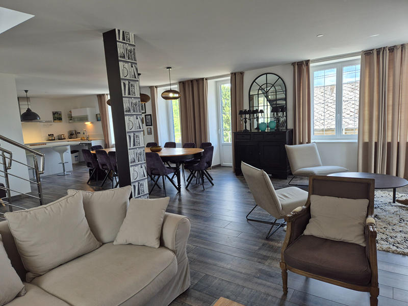 Maison - 227 m² - 9 pièces