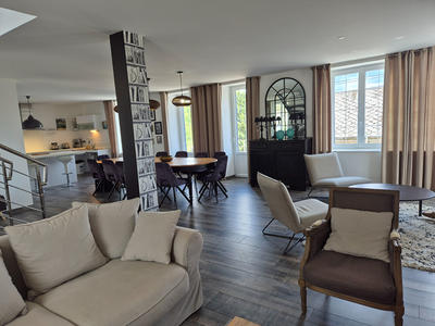 Maison - 227 m² - 9 pièces