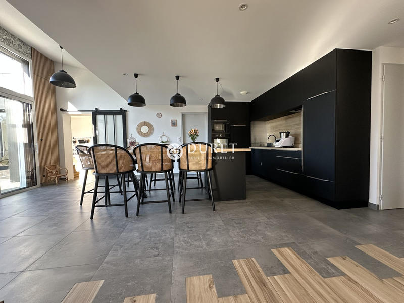 Maison - 178 m² - 9 pièces