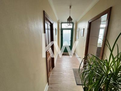 Maison de ville - 220 m² - 9 pièces