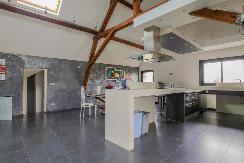 Maison - 395 m² - 9 pièces