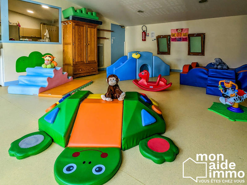 Local d'activités - 280 m² - 15 pièces