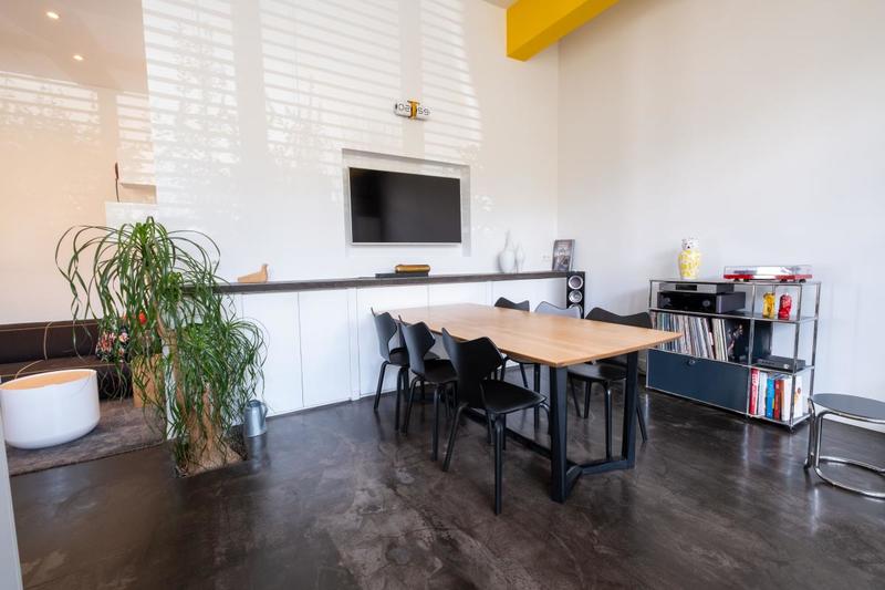 Loft - 323 m² - 6 pièces