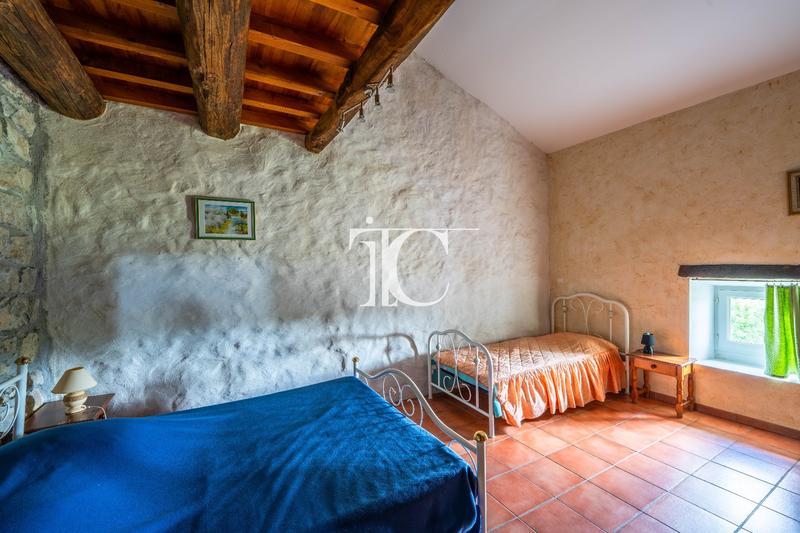 Maison - 354 m² - 14 pièces