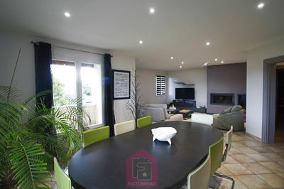 Maison - 230 m² - 7 pièces