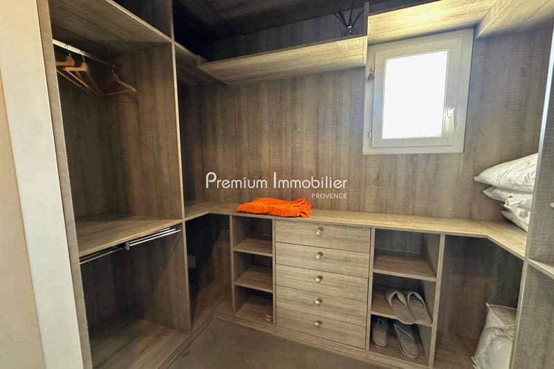 Maison - 220 m² - 5 pièces