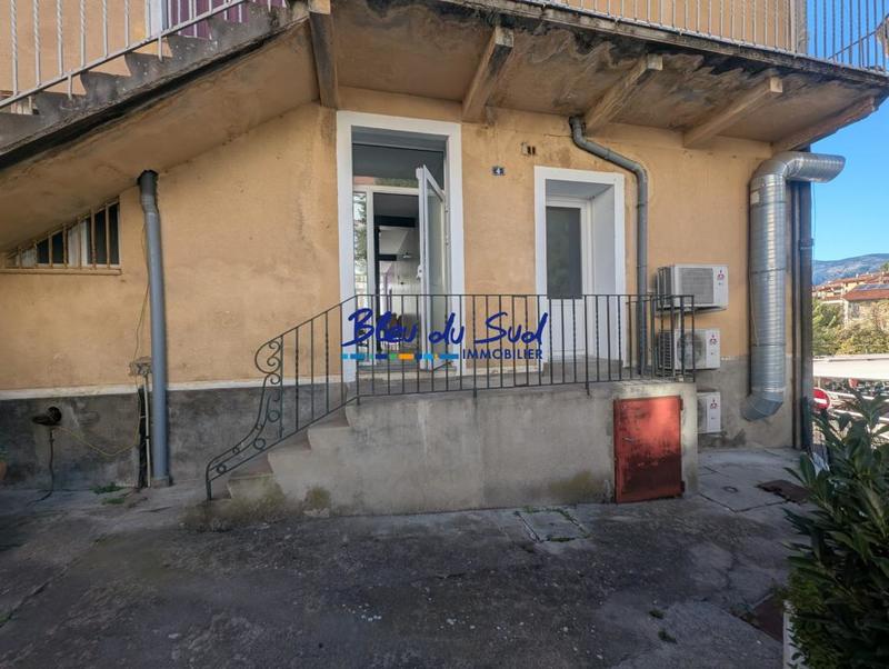 Maison - 222 m² - 3 pièces