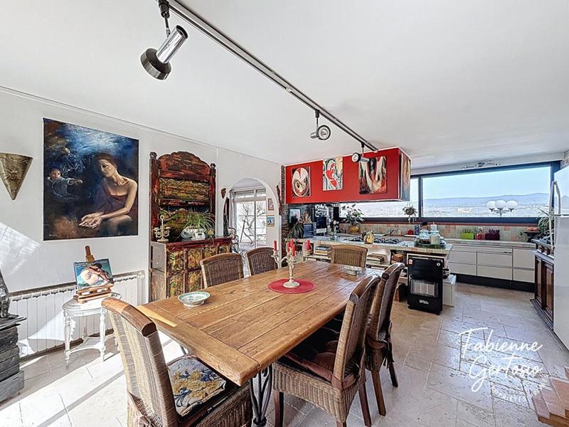 Maison - 204 m² - 5 pièces