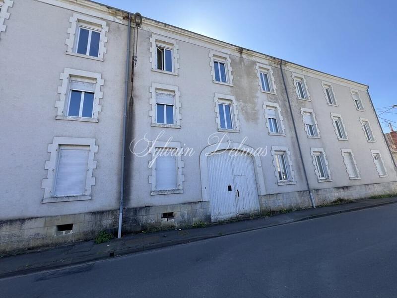 Propriété - 1 800 m² - 80 pièces