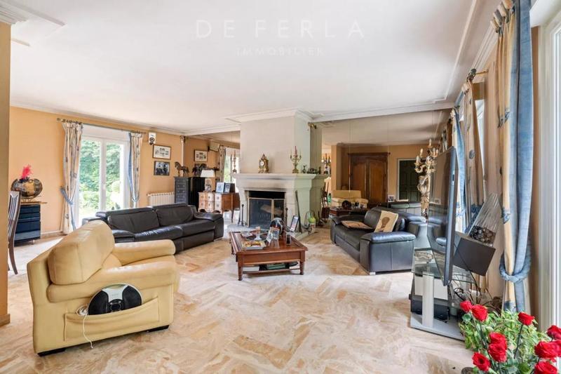 Demeure - 250 m² - 10 pièces