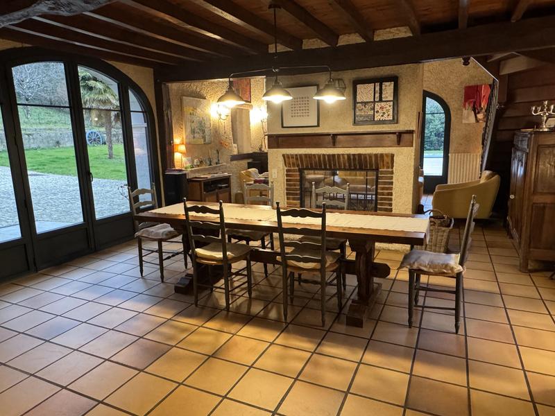 Maison - 218 m² - 7 pièces