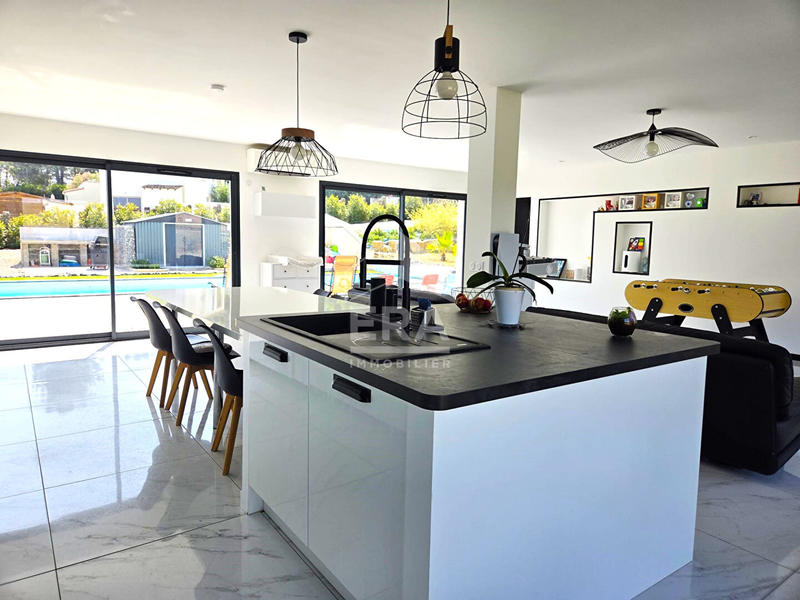 Maison - 170 m² - 5 pièces