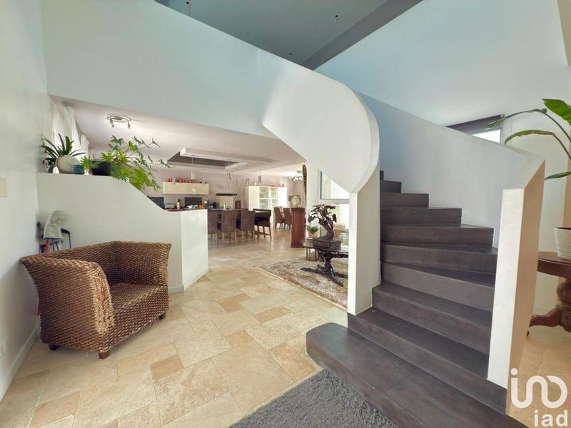 Maison - 304 m² - 5 pièces