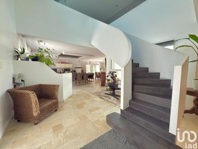 Maison - 304 m² - 5 pièces