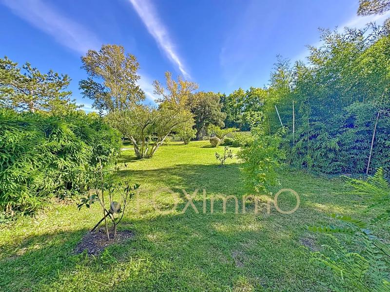 Propriété - 653 m² - 28 pièces