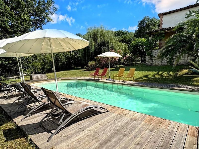 Villa - 253 m² - 8 pièces