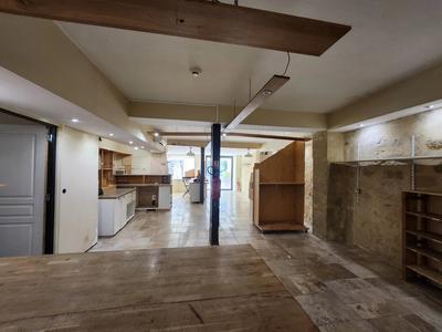 Local commercial - 180 m² - 6 pièces