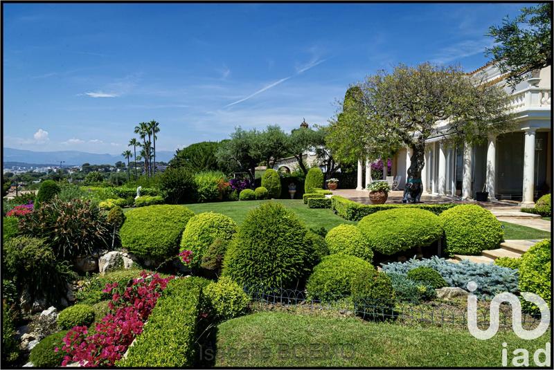 Maison - 555 m² - 15 pièces