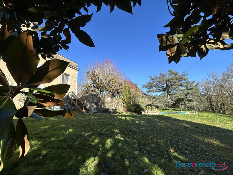 Château - 632 m² - 12 pièces