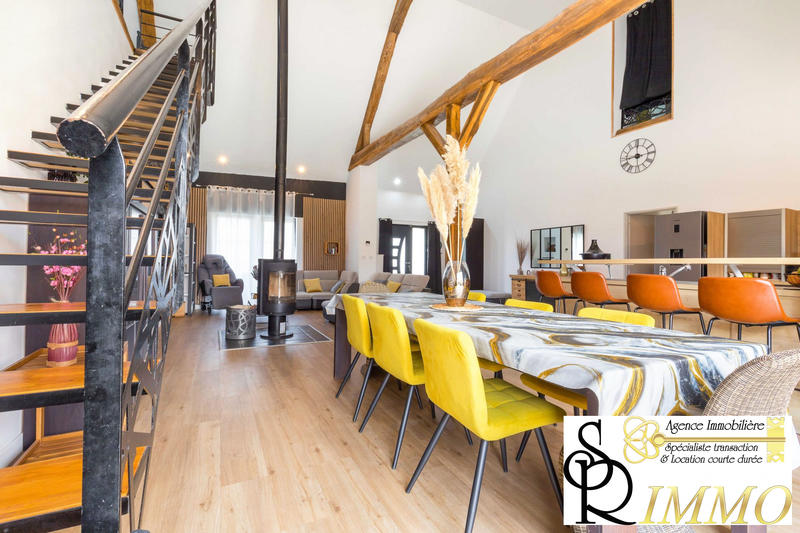 Maison - 201 m² - 7 pièces