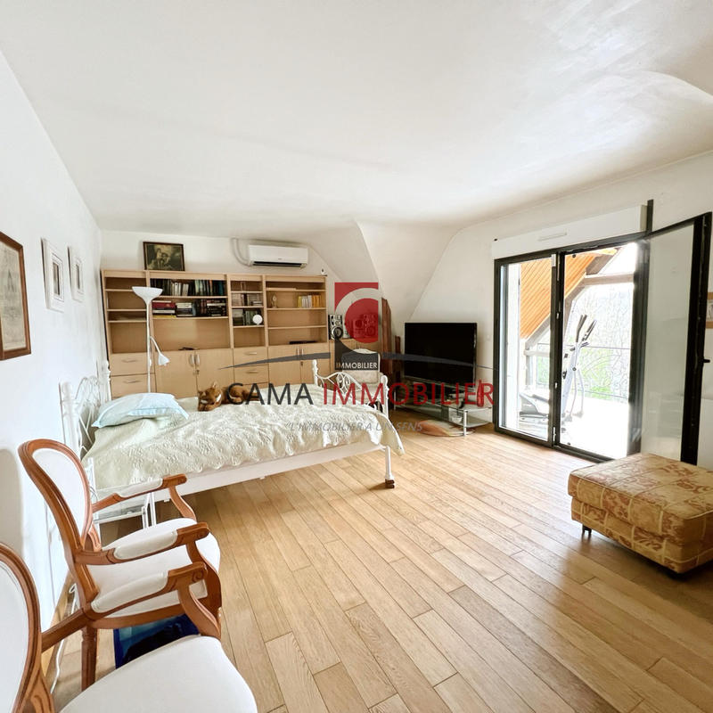 Maison - 268 m² - 9 pièces