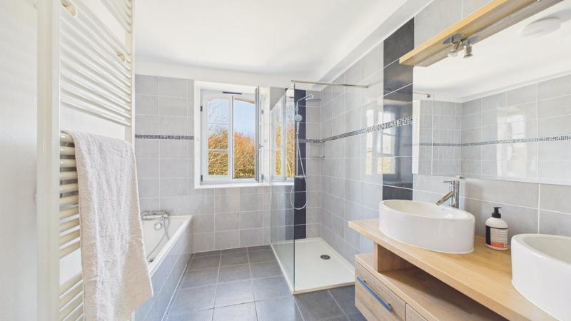 Maison en pierre - 370 m² - 11 pièces