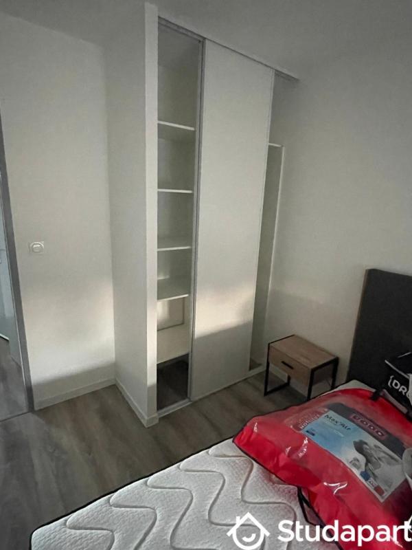 Chambre - 11 m² - 1 pièce