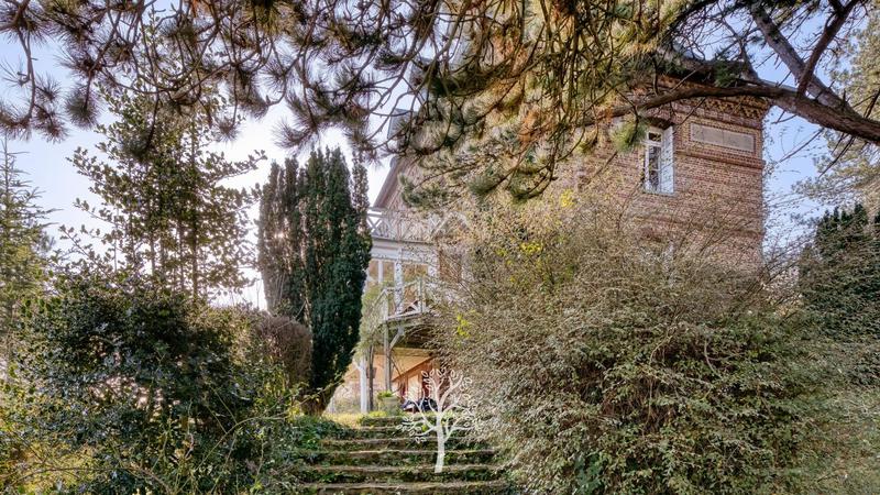 Villa - 303 m² - 12 pièces