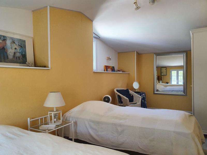 Maison - 261 m² - 9 pièces