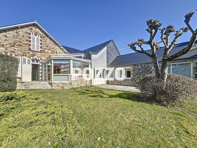 Maison - 189 m² - 9 pièces