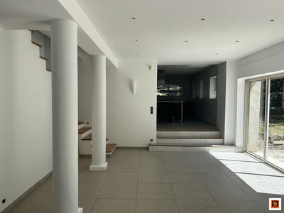 Maison - 195 m² - 5 pièces