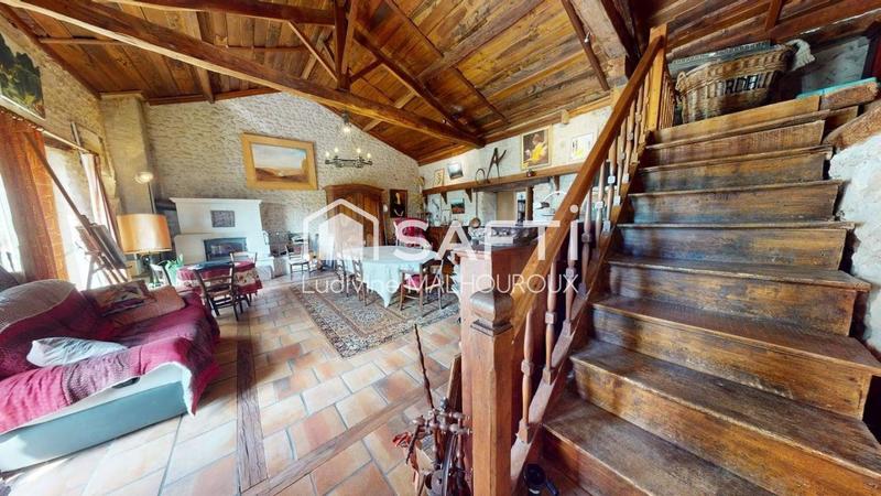 Maison - 221 m² - 6 pièces