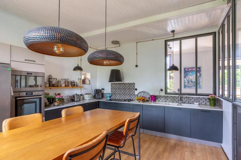 Maison - 320 m² - 8 pièces