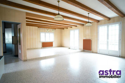 Maison traditionnelle - 153 m² - 8 pièces