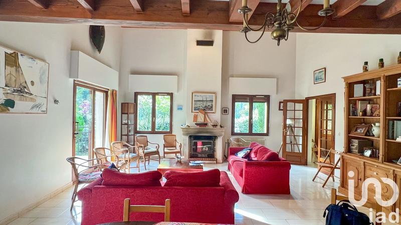 Maison - 237 m² - 8 pièces