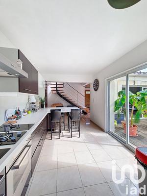 Maison - 201 m² - 6 pièces