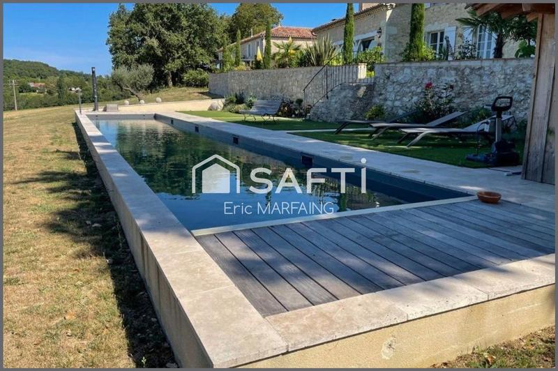 Maison - 557 m² - 13 pièces