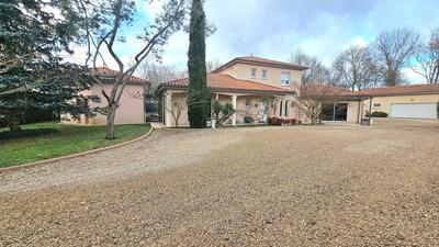 Maison - 236 m² - 8 pièces